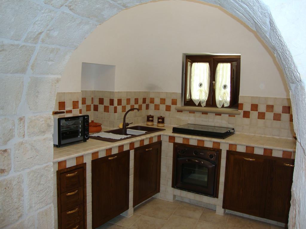 Trulli Isago Bed & Breakfast โลโกโรตอนโด ภายนอก รูปภาพ