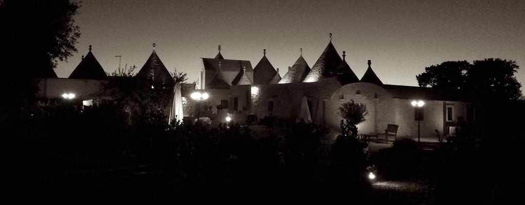 Trulli Isago Bed & Breakfast โลโกโรตอนโด ภายนอก รูปภาพ