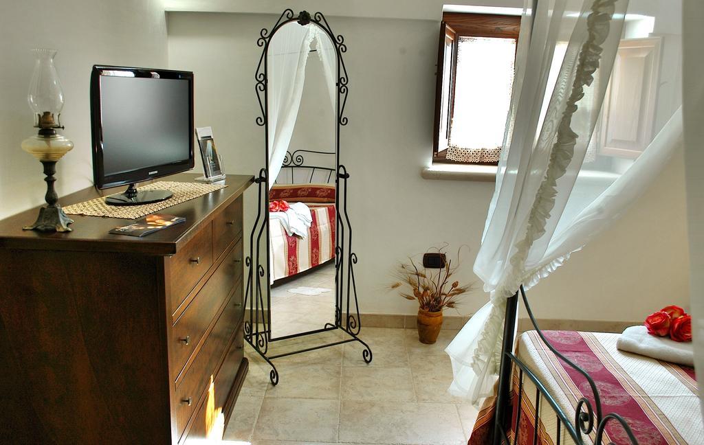 Trulli Isago Bed & Breakfast โลโกโรตอนโด ภายนอก รูปภาพ